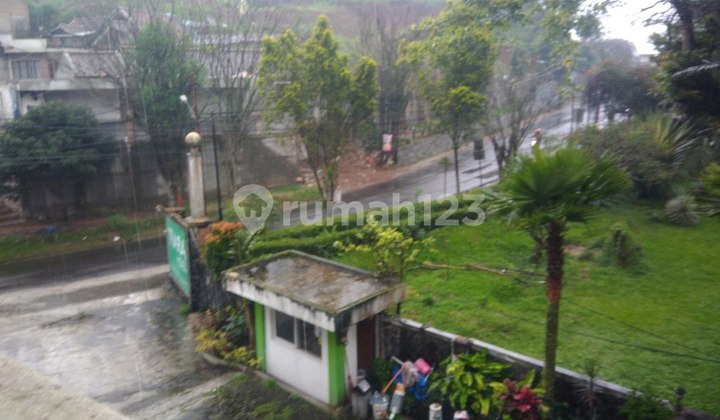 HOTEL MENARIK DI BAWAH NJOP, LOKASI DI MAINDROAD LEMBANG, DEKAT KE PUSAT WISATA, SUPERMARKET, SEKOLAH, KAMPUS, DI SETIABUDHI, LEMBANG, BANDUNG KOTA