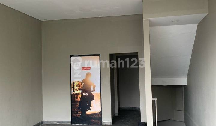 Ruko Bagus 3 Lantai, Lokasi Strategis di Tengah Pusat Kota. Dekat dengan Pusat Perbelanjaan, Kampus Unisbi, Klinik Medika, Klinik Dr. Agus, Terminal Antapani, di Antapani, Arcamanik, Cisaranten, Bandung Timur.