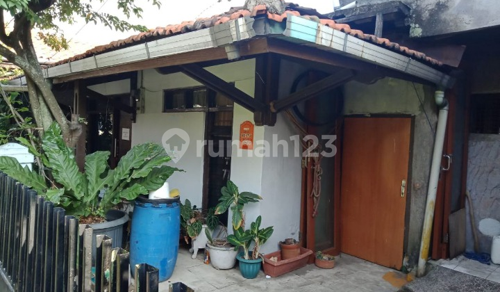 Nice House Ready to Occupy 2 Floors, Strategic Location Near Moch Toha Toll Road, Station, Sman 11, Leuwi Panjang Terminal, in Moh Toha, Regol, Soekarno Hatta, Bkr, South Bandung, Bandung City