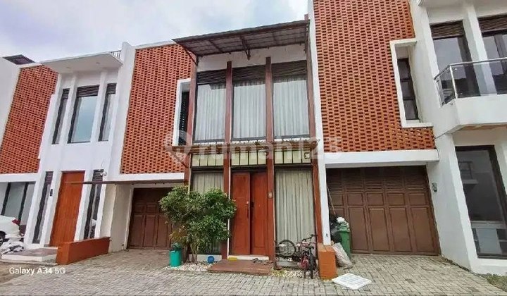 Rumah Bagus Siap Huni 3Lantai Dalam Komplek Cigadung,View Pegunungan,Kampus Itb,Unpad, Upi, Ithb, di Dago Resort,Dago, Tubagus Ismail,Cikutra, Bandung Utara