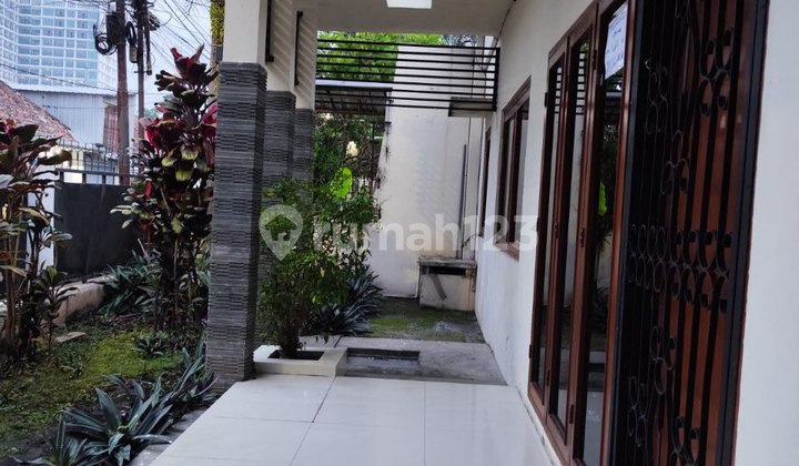 RUMAH SIAP HUNI COCOK UNTUK KANTOR, TEMPAT TINGGAL, AKSES 2MOBIL, LOKASI DI TENGAH KOTA BANDUNG, DEKAT ALUN" BANDUNG, KULINER LENGKONG, HOTEL, DI LENGKONG, BURANGRANG, SAYAP SUNDA, SAYAP RIAU, BANDUNG TENGAH 1