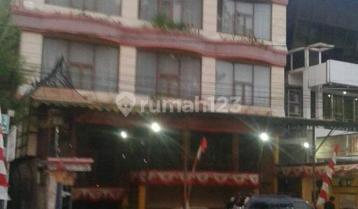 Former Hotel Building on Maindroad Cihampelas, 13 Meter Frontage, West Facing, Strategic Location, Near Telkom, Unpar, Unpas, Ciwalk Mall, in Cihampelas, Dago Wing, Bandung City. 2