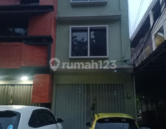 3-STOREY RUKO WITH SHM READY TO OCCUPY, STRATEGIC LOCATION IN THE HEART OF BANDUNG CITY, IN RIAU SAYAP, BANDUNG KOTA 2