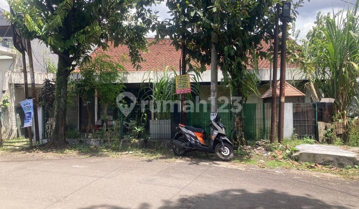 House with Land Calculation Width 14M, Length 17M, Land in a Pocket, Inside Turangga Complex, in Turangga, Central Bandung. House with Land Calculation Width 14M, Length 17M, Land in a Pocket, Inside Turangga Complex, in Turangga, Central Bandung.