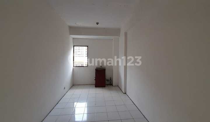 Cheap Kiosk, Rare Find at Gateway Ahmad Yani Apartment, Suitable for Office, Café, Laundry. Strategic Location, Close to City Center, Widyatama Campus, Itenas, SMAN 10, St. Yusup Hospital, in Cikutra, Cicaheum, Antapani, Arcamanik, Bandung City, East Bandung.