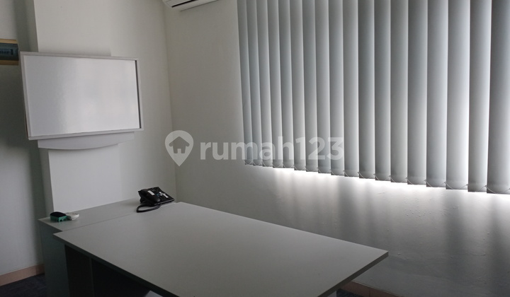 Di Sewakan Ruko Madrid BSD dekat Tol , sbrang pasar Modern ,furnish cocok untuk Kantor 3