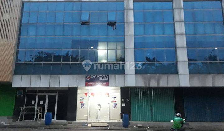 Di sewakan Ruko Boulevard tekno Bsd Hdp Jl Raya 2