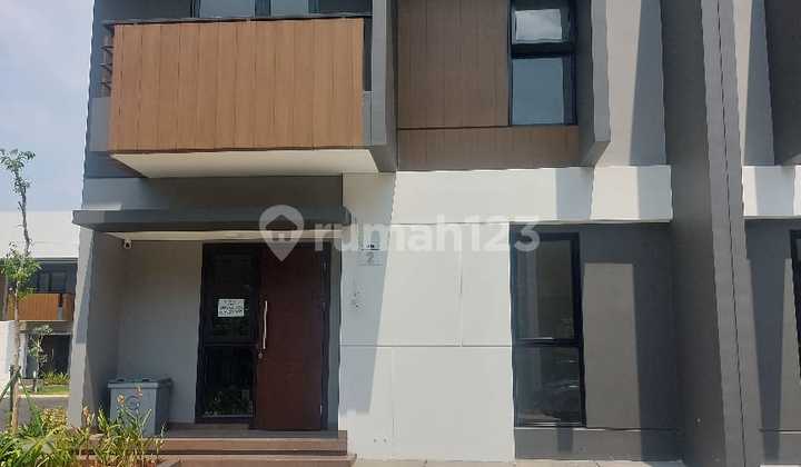 For rent: 2-story house in Summarecon Crown Gading SCG Harapan Indah Bekasi, Regia cluster.