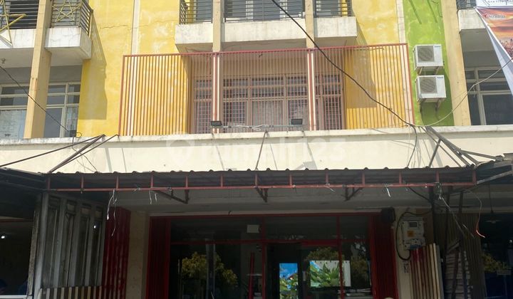 For rent: 3-story Symphoni shop house, 6x18 width, renovated, located in Harapan Indah, Bekasi.