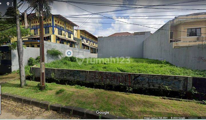 Terletak di Semanan Jakarta Barat, Persis di Sebelah Sekolah Tk sma Tiara Kasih.  1