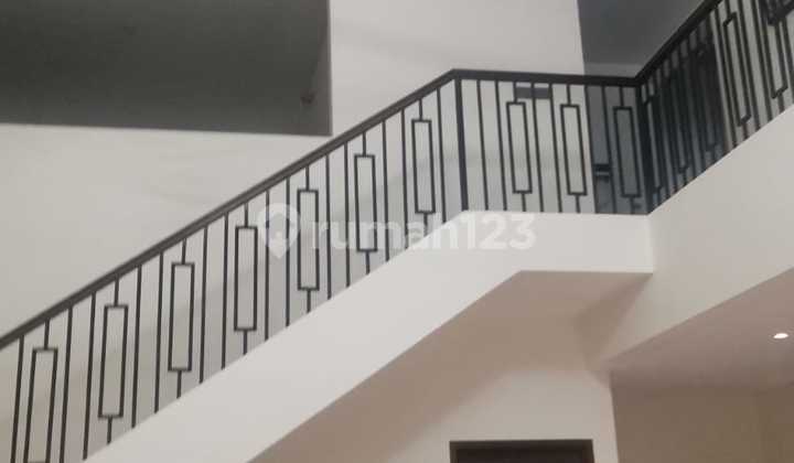 Rumah Cantik dan Asri 2 Lantai, di Alam Sutera, Tangerang. 2