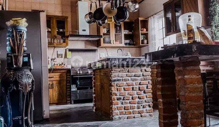 Nice and Unique House with American Classic Design, Semi Furnished and Already Has Certificate of Land Ownership in Karawaci, Tangerang Nice and Unique House with American Classic Design, Semi Furnished and Already Has Certificate of Land Ownership in Karawaci, Tangerang