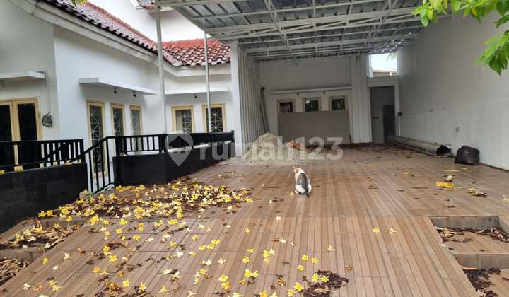 2-Story House in Villa Regency Bintaro, 2 Floors, Corner Lot, With 6 Bedrooms, Accommodates 4 Cars, Ideal For Large Families. 2