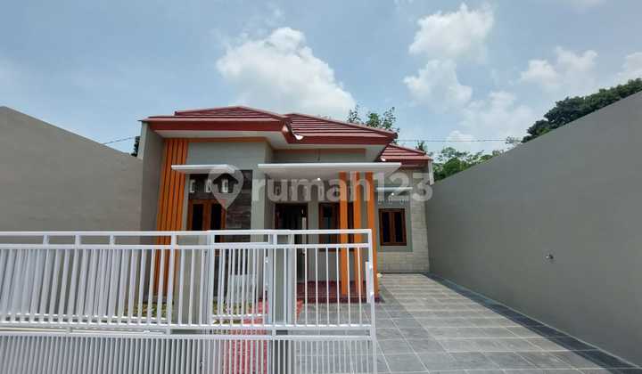 FOR SALE BEAUTIFUL HOUSE WITH MODERN DESIGN IN A CLUSTER NEAR UII JAKAL FOR SALE BEAUTIFUL HOUSE WITH MODERN DESIGN IN A CLUSTER NEAR UII JAKAL