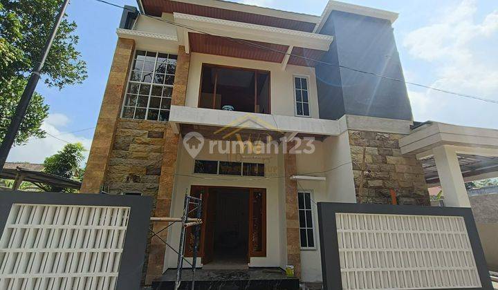 Rumah Desain Modern 2 Lantai Dekat Uii Jakal 1