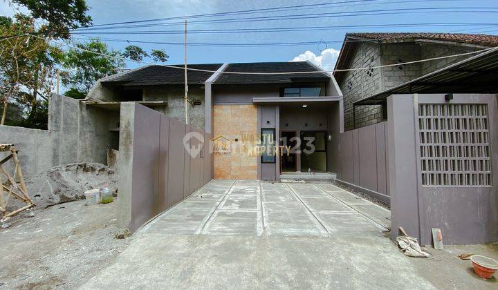  Rumah Siap Huni, Carpot 2 Mobil Di Wedomartani, Sleman 1