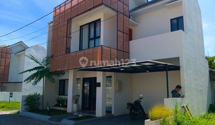 Rumah 2 Lantai Furnished Mewah Dalam Perumahan di Sewon Bantul 2