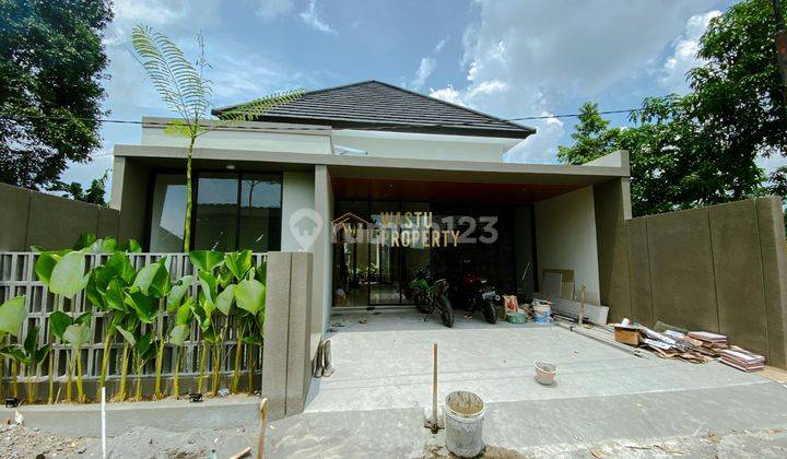 Rumah Desain Kontemporer, 11 Menit Ke Rs Hermina Jogja 2