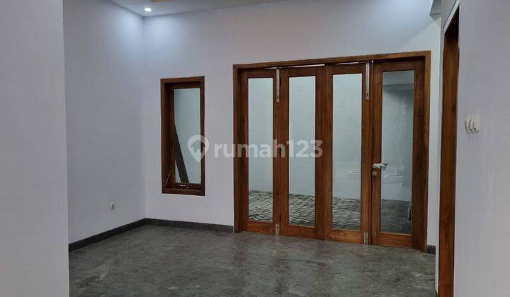 Rumah Etnik Modern 1 Lantai Di Tepi Jalan Mertoyudan 2