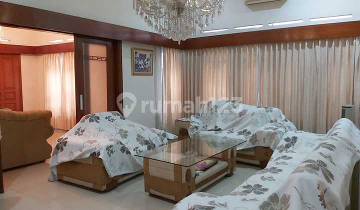 Hunian Nyaman Rumah Bagus Semi Furnished Riau, Bandung