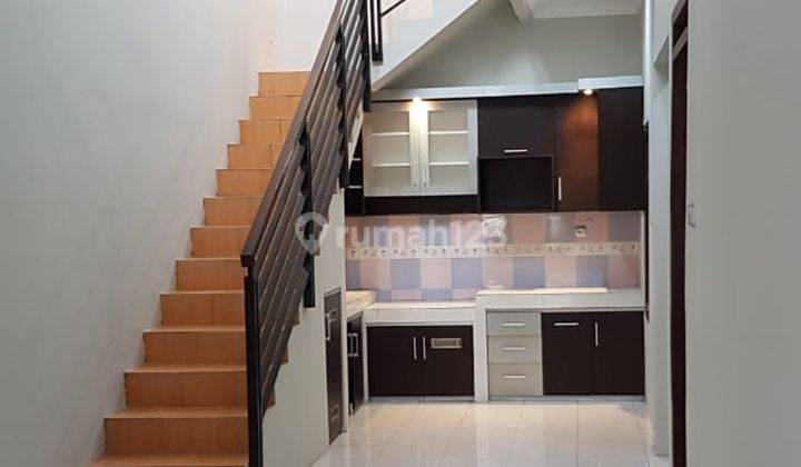 Rumah 1,5 Lantai Minimalis Modern Murah Taman Holis Indah Bandung 1