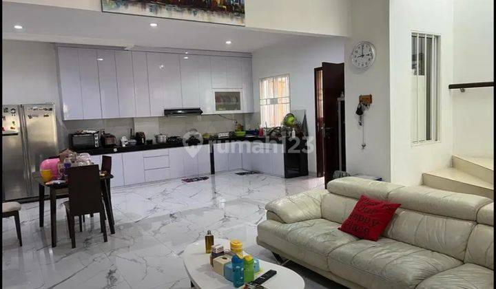 DIJUAL MURAH RUMAH SIAP HUNI LUAS 357 M2 HOEK DI MODERNLAND 2