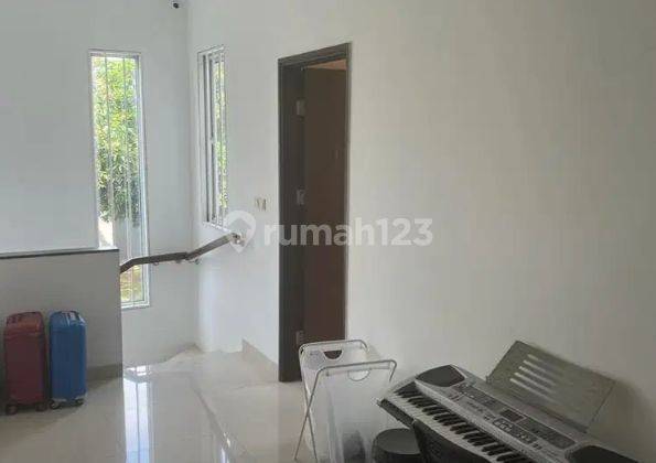 DIJUAL MURAH RUMAH SIAP HUNI LUAS 357 M2 HOEK DI MODERNLAND 4