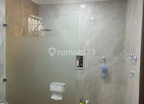 DIJUAL MURAH RUMAH SIAP HUNI LUAS 357 M2 HOEK DI MODERNLAND 8