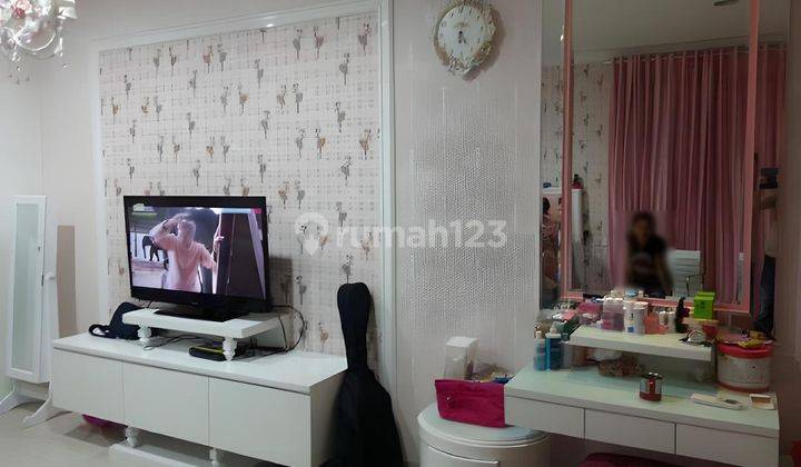 DIJUAL MURAH RUMAH SIAP HUNI 2 LANTAI LUAS 300 M2 HOEK DI PIK1 2