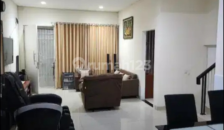 For Sale Green Lake House 3 Floors Size 8x15 America Cluster