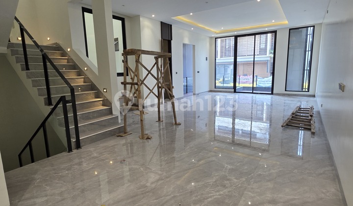 Dijual Langka! Rumah Brand New 8X18. 4 Lantai Permata Buana 2