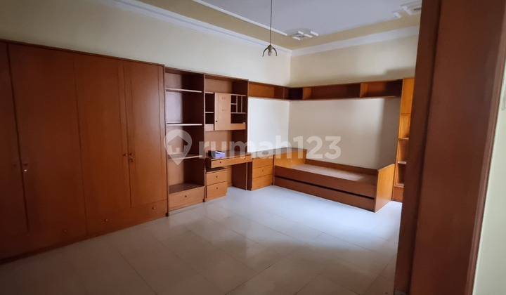 Dijual Rumah 2 Lantai Luas Tanah 280 M2 di Taman Kedoya 2