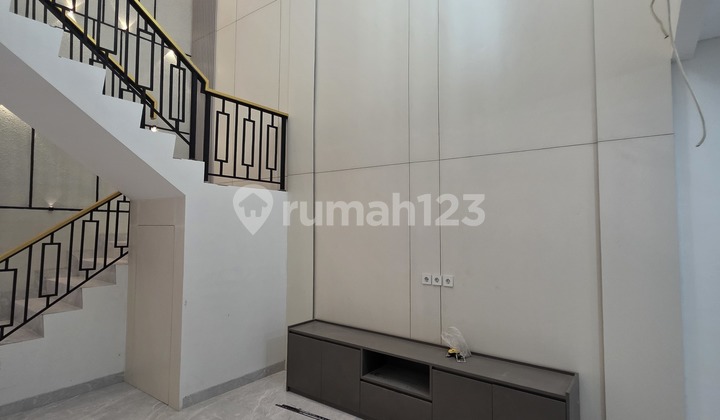 Dijual Rumah Brand New 3 Lantai Ukuran 8X17 Taman Palem Lestari 2