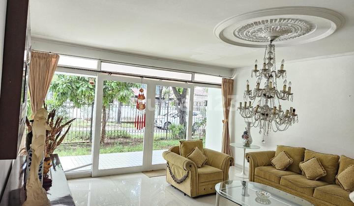 Rumah 2 Lantai Siap Huni Bagus Luas Tanah 300M Lingkungan Nyaman SHM di Pulomas, Jakarta Timur