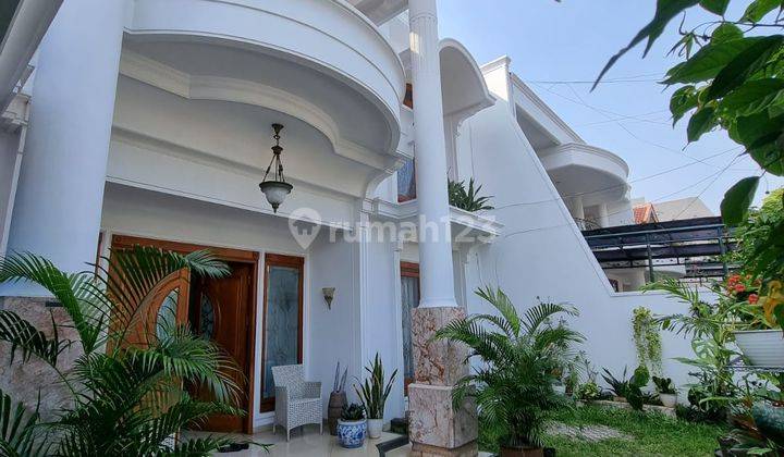 Rumah Mewah 2 Lantai Siap Huni Bagus Luas Tanah 360m Semi Furnished SHM di Bintaro, Tangerang Selatan 1