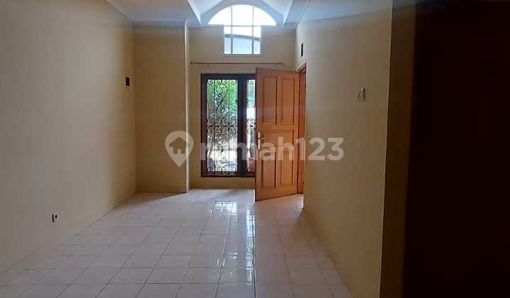 Rumah 1,5 Lantai Siap Huni Luas Tanah 102m SHM Unfurnished Lingkungan Nyaman Di Cluster Taman Sari Harapan Indah, Bekasi 2