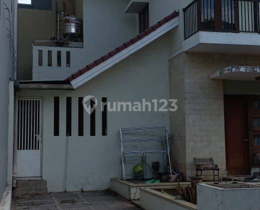 Rumah Hook 2 Lantai Siap Huni Bagus Semi Furnished SHM Luas 215m 3kamar Tidur Lingkungan Nyaman di Harapan Indah, Bekasi 2