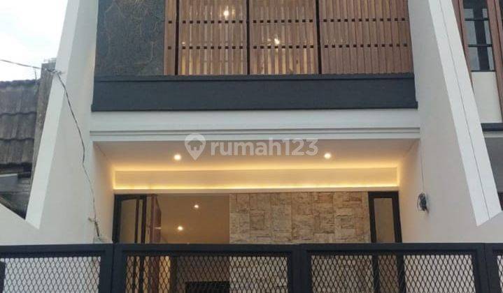 Rumah Brand New 2 Lantai Kekinian Solar Heater Smart Home System Luas Tanah 90 Kt 4+1 Km 3+1 SHM di Kelapa Gading, Jakarta Utara 1