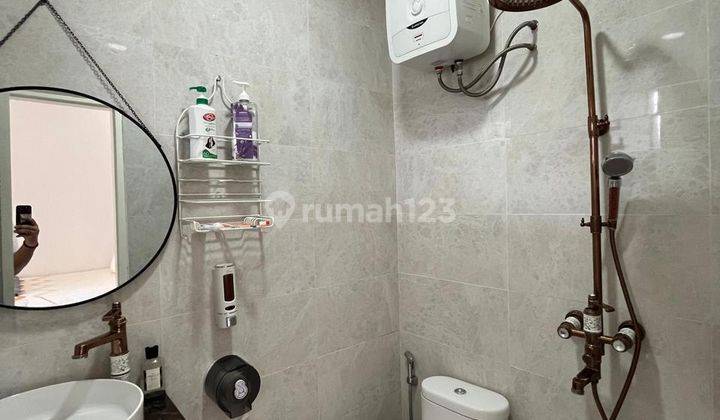 Dijual Rumah Aesthetic 2 Lantai Bagus Unik Rapih Siap Huni Semi Furnished Luas Tanah 180m SHM di Pulo Indah Penggilingan Jakarta Timur 2