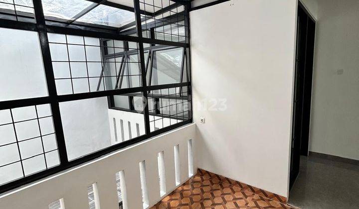 Rumah Kontrakan 2 Lantai Siap Huni Bagus Baru di Renov Luas Tanah 105m  Lingkungan Nyaman Semi Furnished SHM Harapan Indah, Bekasi 2