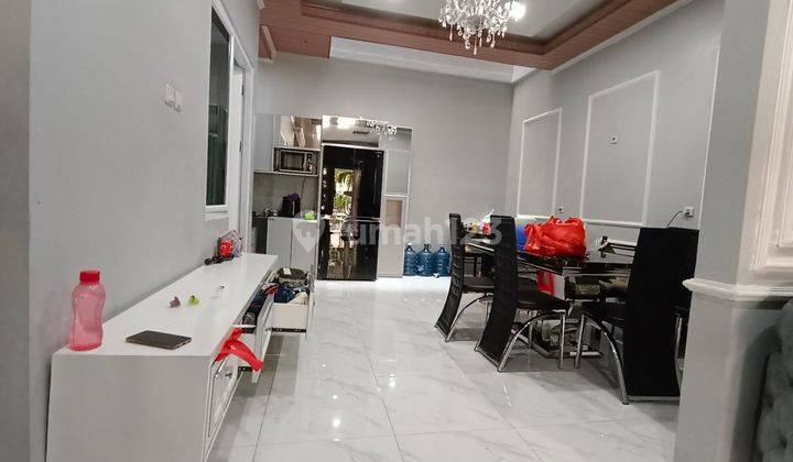 Rumah 3 Lantai Bagus Bersih Terawat Siap Huni Luas Tanah 105m Lingkungan Nyaman Banyak Fasilitas Semi Furnished SHM di Harapan Indah, Bekasi 2