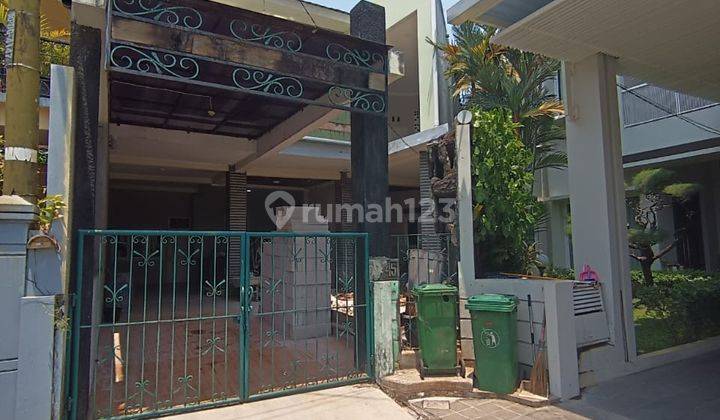 Rumah 2 Lantai Bagus Baru Renov Siap Huni Luas Tanah 304m Lingkungan Nyaman Unfurnished SHM di Grand Galaxy, Bekasi 1