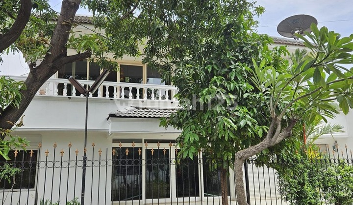 Rumah 2 Lantai Siap Huni Bagus Luas Tanah 300M Lingkungan Nyaman SHM di Pulomas, Jakarta Timur