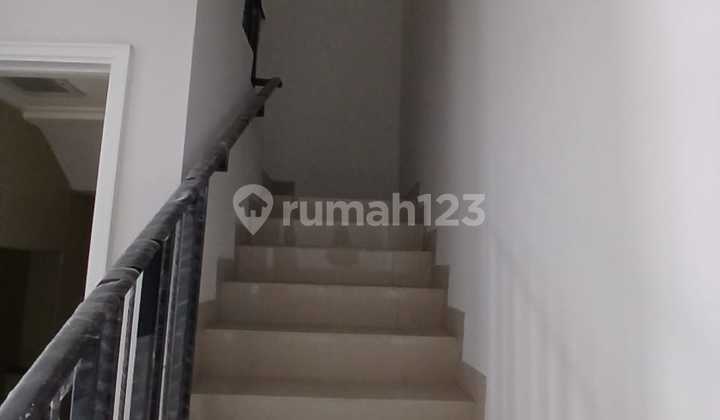 2-Story Ready-to-Occupy House in Sedayu City European Cluster, Cakung, East Jakarta 2