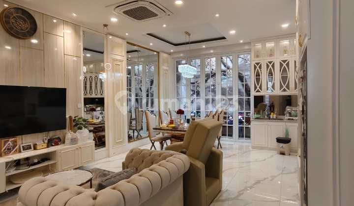 RUMAH BAGUS SIAP HUNI 2LT DI KOMPLEK PULOMAS JAKARTA TIMUR