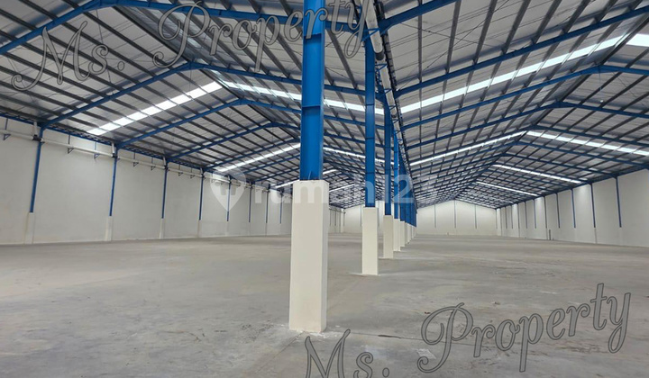 New Large Warehouse 5704 m² with Loading Dock Feature in Krian Sidoarjo New Large Warehouse 5704 m² with Loading Dock Feature in Krian Sidoarjo