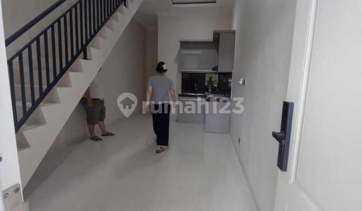 Disewakan rumah baru 2 lantai di Cipondoh makmur 2