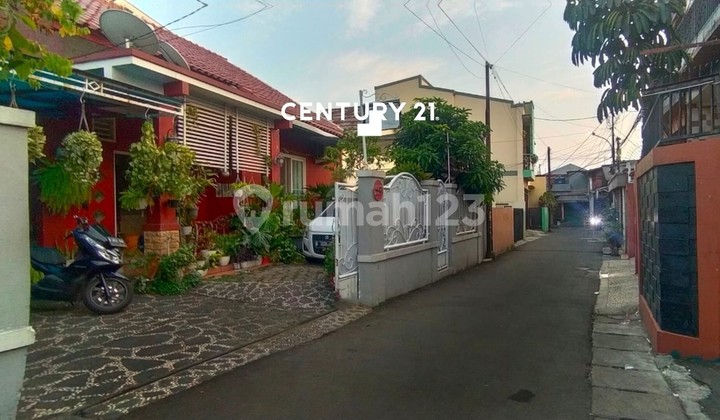 Rumah Asri dan Cantik Lokasi Strategis di Kebagusan Dekat Tol