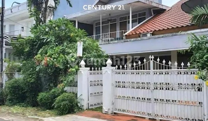 Rumah 2 Lantai di Jakarta Selatan Fr 17519