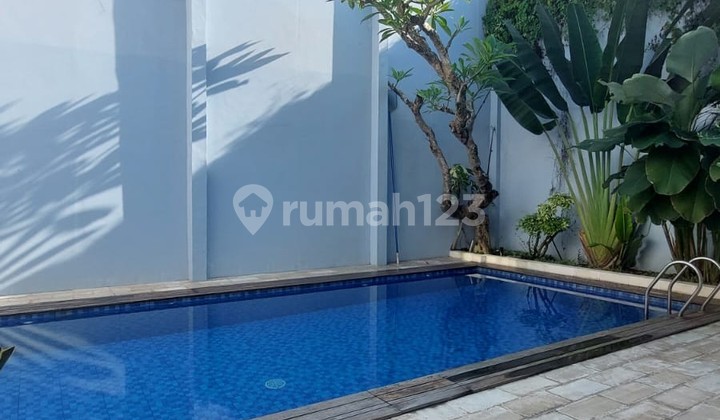 Jual Rumah Mewah Inc Swimming Pool di Menteng Bintaro Jaya UT-16891 Jual Rumah Mewah Inc Swimming Pool di Menteng Bintaro Jaya UT-16891